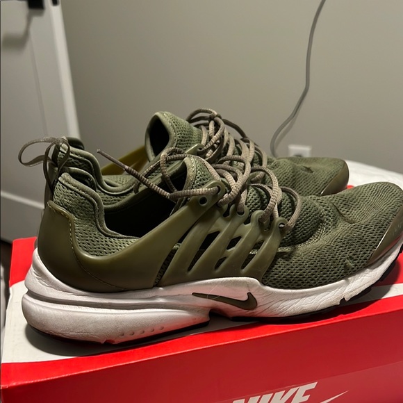 Nike Olive Green Sneakers with Breathable Fabric and Low-Top Design - Picture 4 of 5